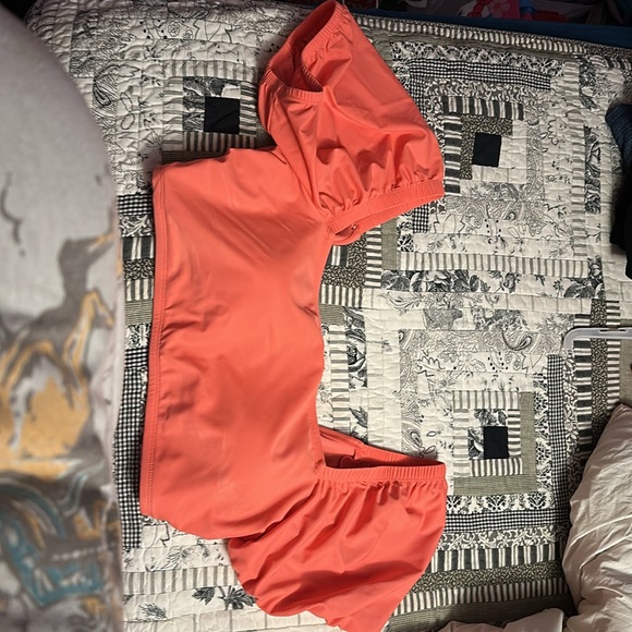 Swimsuit - Picture 2 of 8